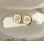 Jewelry, Torry Burch Studs, Fashion Accessories, Women's Jewelry, Splurge Accesorio, Elegant Studs, Stylish Jewelry, Versatile Accessories, Minimalist Jewelry, Premium Studs, Rs 649, Splurge Accesorio Torry Burch Studs Rs 649, Splurge Accesorio, Torry Burch Studs Rs 649