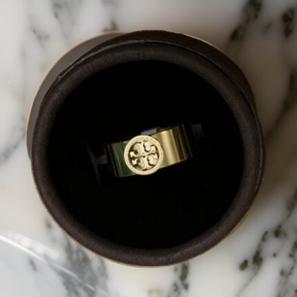 Splurge Accesorio, Gold Plated Tory Burch Ring, Splurge Accesorio Gold Plated Tory Burch Ring, Jewelry, Gold Plated Ring, Tory Burch, Fashion Accessories, Women's Jewelry, Splurge Accesorio, Accessory, Elegant Jewelry, Stylish Ring, Modern Jewelry, Trendy Jewelry, Luxury Jewelry, Jewelry Collection