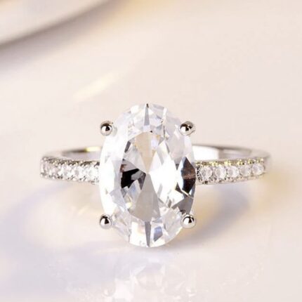 Glamorous Oval Diamond Ring