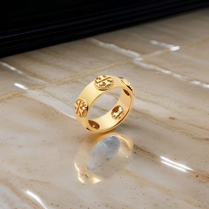 Splurge Accesorio, Gold Plated Tory Ring, Splurge Accesorio Gold Plated Tory Ring, Jewelry, Gold Plated Ring, Tory Burch, Fashion Accessories, Women's Jewelry, Splurge Accesorio, Accessory, Elegant Jewelry, Stylish Ring, Modern Jewelry, Trendy Jewelry, Luxury Jewelry, Jewelry Collection