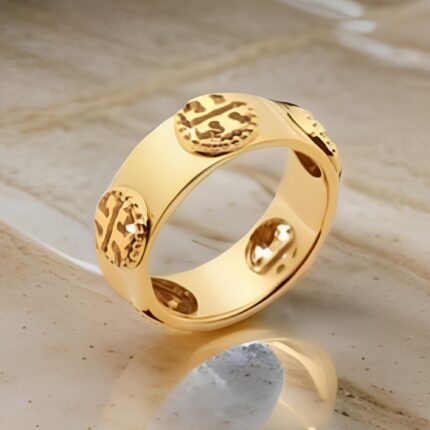 Splurge Accesorio, Gold Plated Tory Ring, Splurge Accesorio Gold Plated Tory Ring, Jewelry, Gold Plated Ring, Tory Burch, Fashion Accessories, Women's Jewelry, Splurge Accesorio, Accessory, Elegant Jewelry, Stylish Ring, Modern Jewelry, Trendy Jewelry, Luxury Jewelry, Jewelry Collection